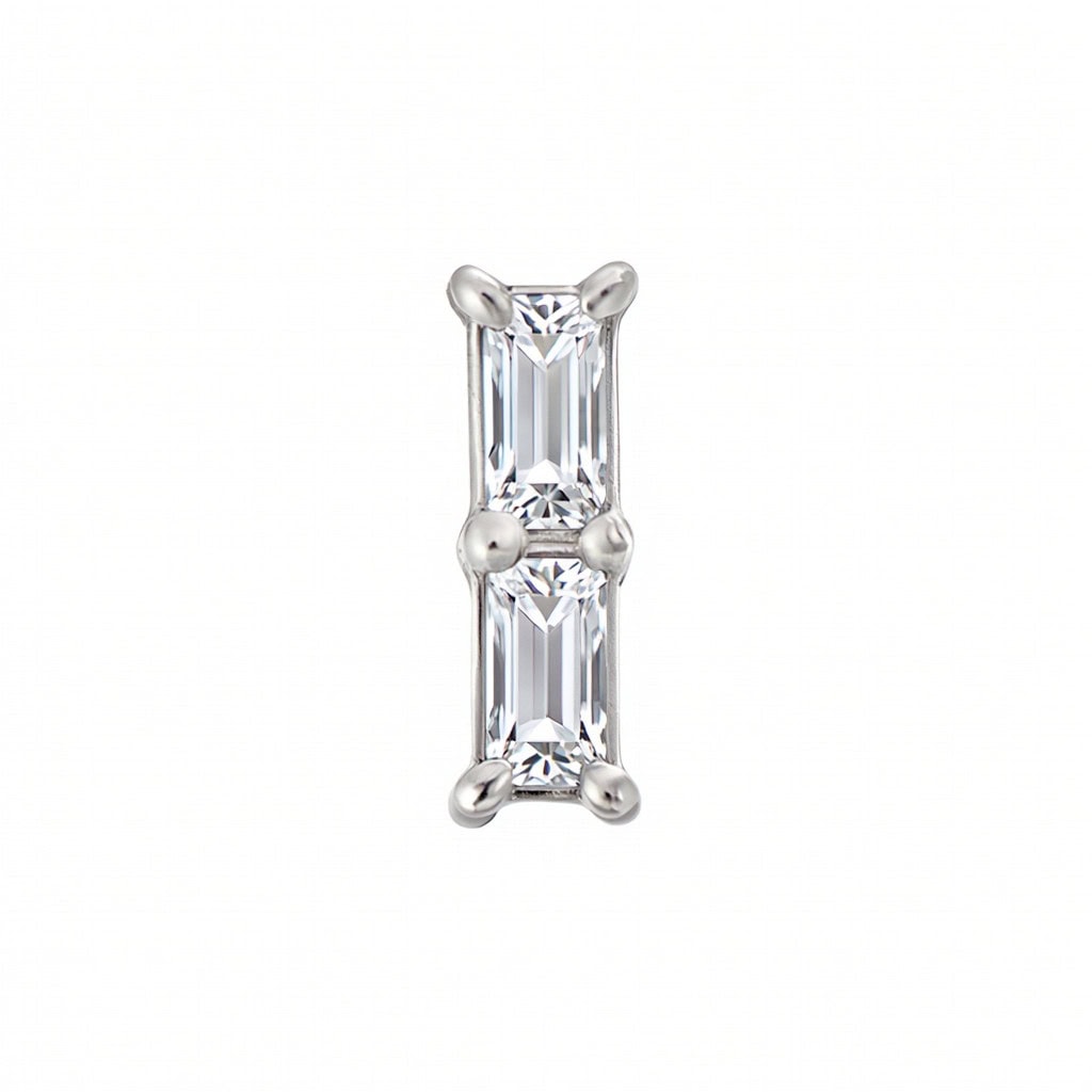 0.09 carat mono diamond earring “The Solo”